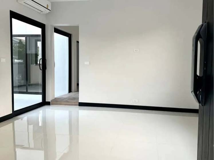 House with Shared Pool in Bangnatrad 